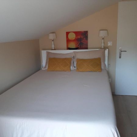 Logement Confortable Dans Residence Privee A Amplepuis Exterior foto