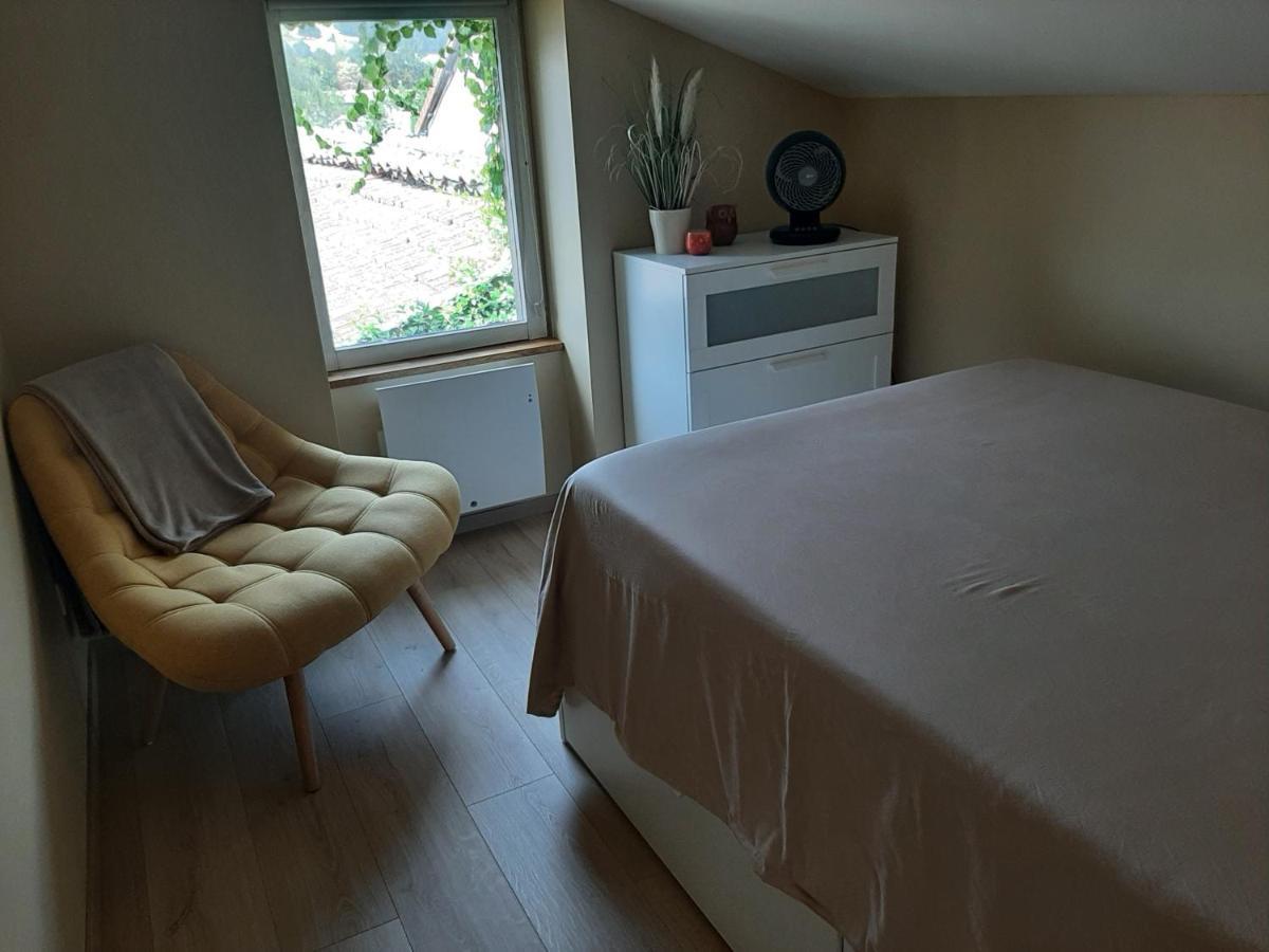 Logement Confortable Dans Residence Privee A Amplepuis Exterior foto