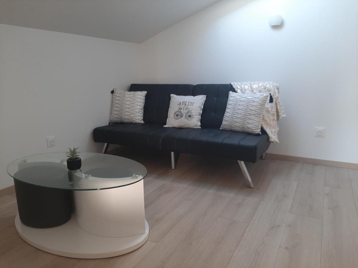 Logement Confortable Dans Residence Privee A Amplepuis Exterior foto