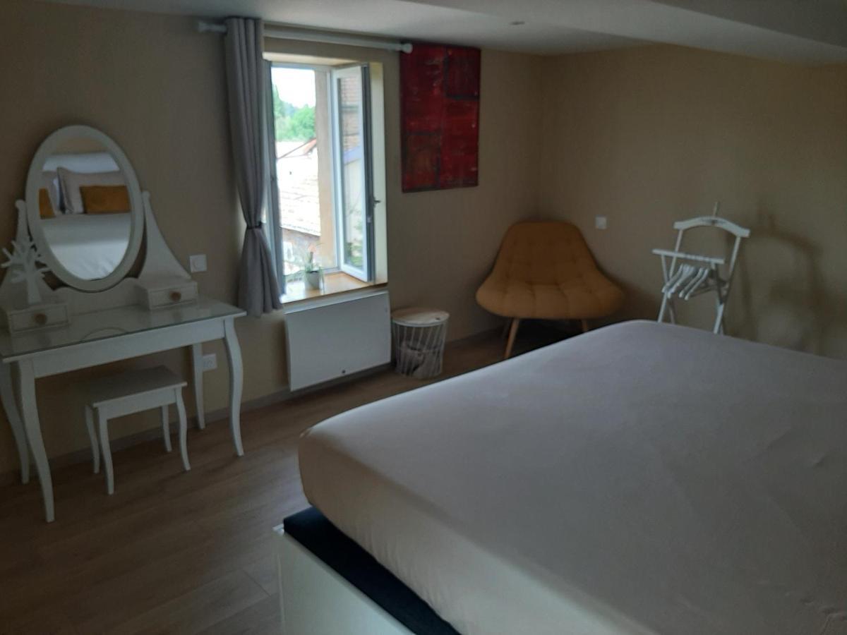 Logement Confortable Dans Residence Privee A Amplepuis Exterior foto